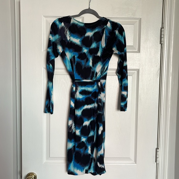 Diane Von Furstenberg Blue Printed Silk Wrap Begona Dress - Picture 6 of 11